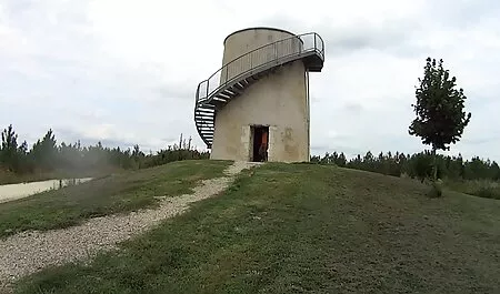 Un homme xxx pour femme baise une fille dans la grange.