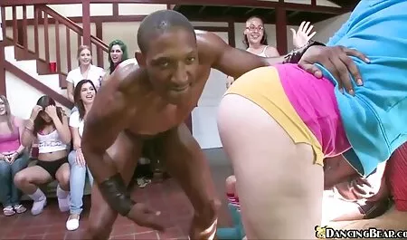 Baise de xxx femme fontaine belles femmes à la chatte poilue