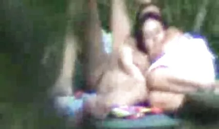 Blonde avec de gros seins suce à une fête. porno pere et fille francais