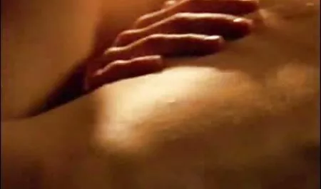 Sucer à travers un homme dans la salle de bain et obtenir ce porno pour femme enceinte qu'il mérite