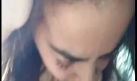 Une belle salope aime lécher les indienne salope vagins.