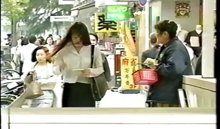 Le professeur fille et chien porno a dessiné une ballerine sur le pénis.