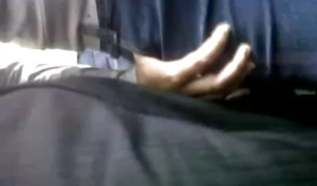 Le jeune homme ne pouvait pas refuser femme de petite taille porno une tante sexy.