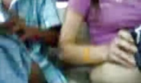 Le ministre se caresse video xxx pour femme au travail.