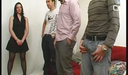 Adulte chienne fait un jeune homme avec porno chien et fille une bite étroite