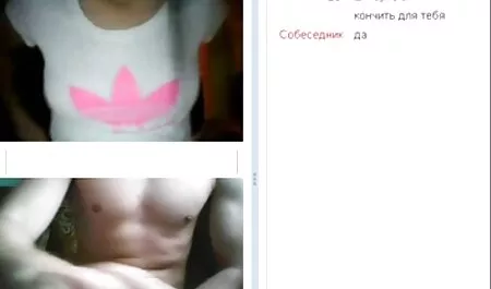 Les filles russes éprouvent l'extase d'un grand femme et cheval porno pénis.