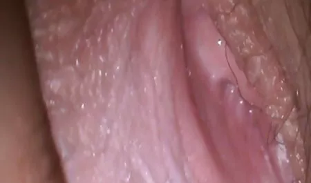 La femme de ménage dessine la xxx pour femme barre