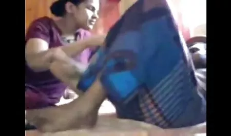 La beauté abandonne l'argent video xxx jeune fille sur la voiture.