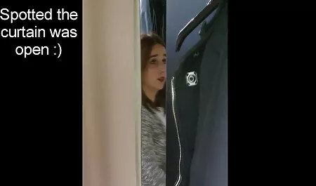 Avec le cul dans le trou Blondie voulant avoir des relations sexuelles dans la nature xxx fille black