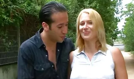 Nina est allée voir ses femme et chien xxx amis.