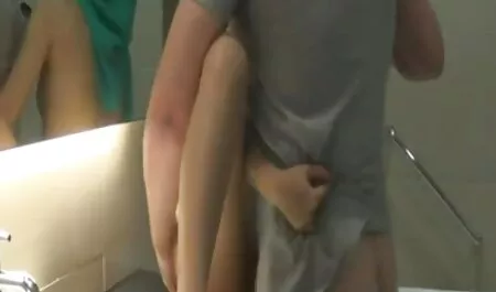 Dire au revoir à un collègue de xxx black lesbienne l'aimé