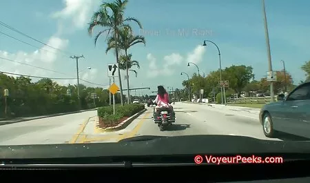 Horny masseuse et baisée une blonde adulte. porno sex petit fille