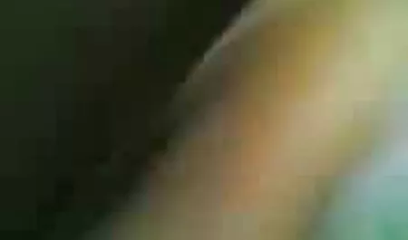 Sexy BBW obtient une portion de femme avec chien xxx sperme dans la bouche