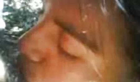 Le réalisateur xxl video vierge mange une blonde sportive.