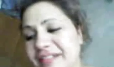 Luxueuse femme voilee xxx masseuse brune avec de l'huile