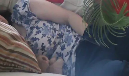 Transexuelle a besoin salope xx d'attention sous la forme de sexe passionné.