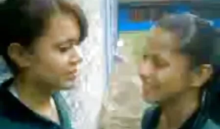 La beauté répond porno des femmes avec des chiens à tous les souhaits d'un homme