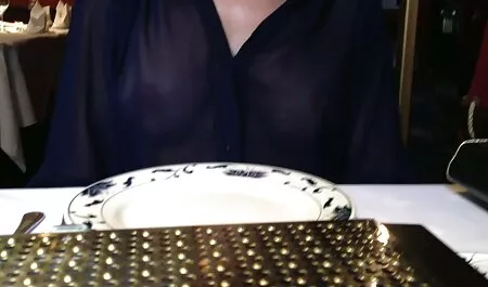 Un homme ne peut résister au désir d'avoir des cheveux belle mere porn bruns pleins de passion