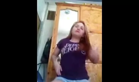 Brune porno femme avec penis chaude et juteuse baisée par un homme à lunettes qui n'a jamais été satisfait.