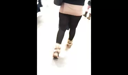 Le porno de femme et cheval nouveau couple enregistre une vidéo personnelle dans leurs maisons.