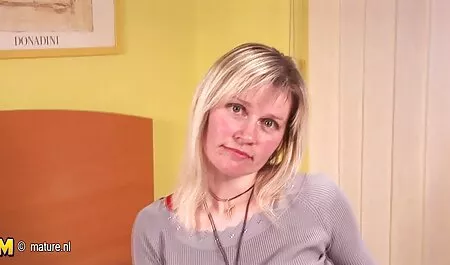 La brune a eu une liaison éjaculation féminine xxx avec un homme et l'a donnée à un ami.