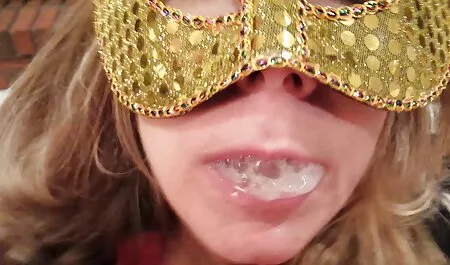 Une fille un simple coup de porno femme cheval feu dans la voiture