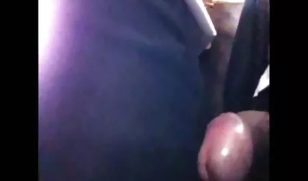 Les jeunes Russes organisent une xnxx les fille enquête festive à la maison.