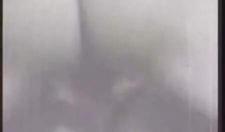 Deux filles donnent à un homme un plaisir papa et sa fille porn incroyable.