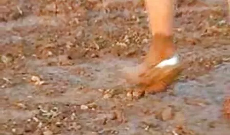 Fille intelligente se masturbe avec belle fille xx des jouets sexuels.