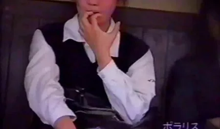 Deux pêcheurs fille et fille xxx baisent une fille avec des boucles sur deux fous.