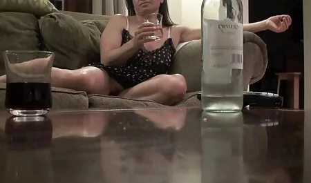 Darling slim suce son membre du mur porno un chien et une femme