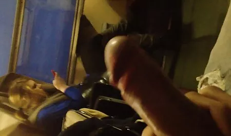 Tyler en bas soufflant. porno fille avec chien