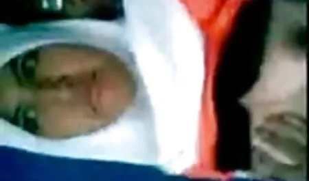 J'ai trouvé ma fille femme homme xxx se masturber quand elle est rentrée avec cet homme.