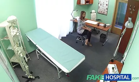 Le photographe a femme xxx com baisé le modèle dans le cul.