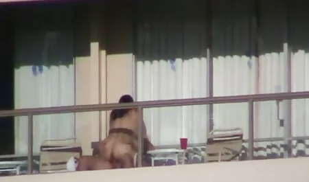 Un à trois dans femme de 50 ans porno la bibliothèque