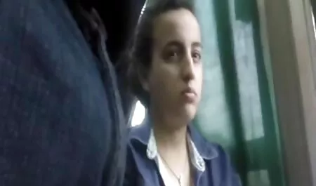 Putain de blonde avec un piercing porno avec une femme enceinte clito