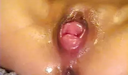 La blonde a parfaitement fonctionné au porno cheval et une femme casting.