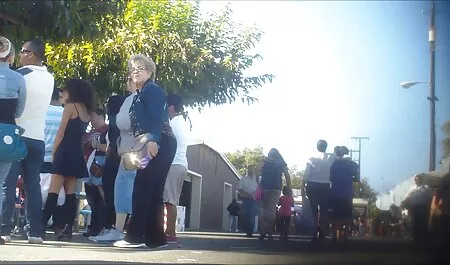 Un homme pour convaincre la femme de fille 18 xxx prendre le film amateur au lit.