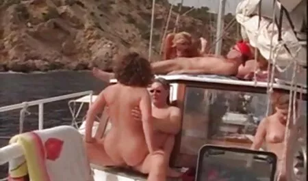 Mec chauve s'amuser dans la femme avec cheval xxx chambre à coucher avec blonde.